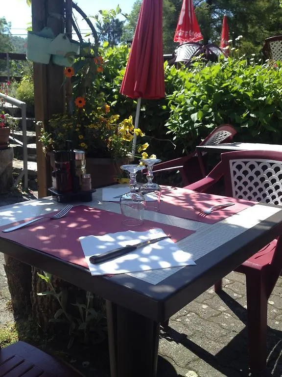 Kamp alanı Camping Les Frenes Otel Sainte-Marie-de-Campan Fransa