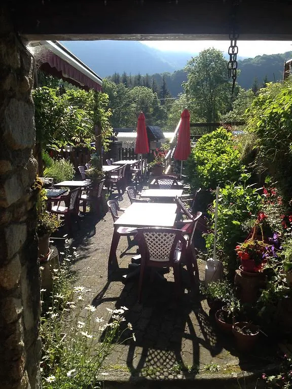 Kamp alanı Camping Les Frenes Otel Sainte-Marie-de-Campan